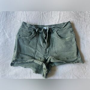 BARELY WORN - Good American green shorts size 4/27
